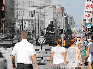 Checkpoint Charlie 1961/2015, Montage &copy; © pa-picture alliance | © A. Ehrlicher, B. Rehmann Checkpoint Charlie 1961/2015, Montage