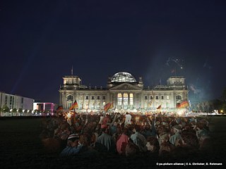 Der Reichstag 1990/2015, Montage © © pa-picture alliance | © A. Ehrlicher, B. Rehmann Der Reichstag 1990/2015, Montage