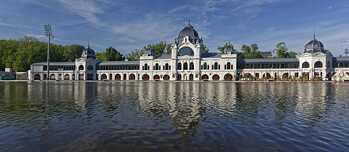 Das Széchenyi-Bad in Ungarns Hauptstadt Budapest ist das flächenmäßig größte Heilbad in Europa.