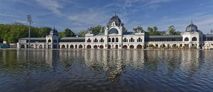 Das Széchenyi-Bad in Ungarns Hauptstadt Budapest ist das flächenmäßig größte Heilbad in Europa.