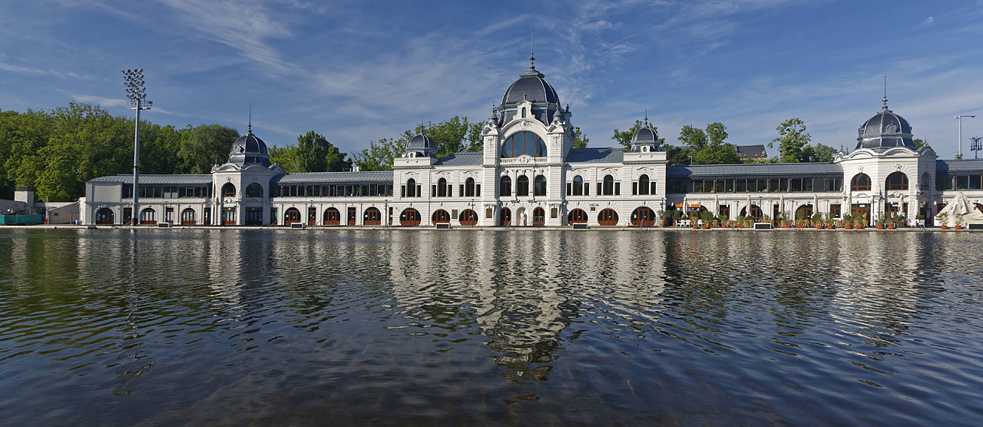 Das Széchenyi-Bad in Ungarns Hauptstadt Budapest ist das flächenmäßig größte Heilbad in Europa.
