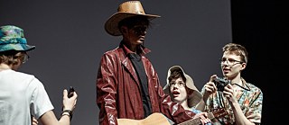 Die Küchenuhr, American International School of Vilnius