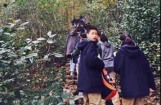 镇江第一外国语学校去森林郊游