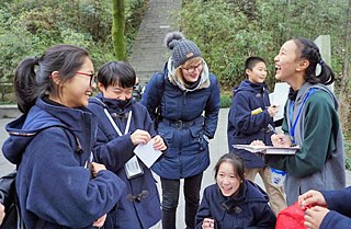 Zhenjiang First Foreign Language School macht einen Waldausflug