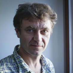 Alexander Nikolaew © © Alexander Nikolaew Alexander Nikolaew