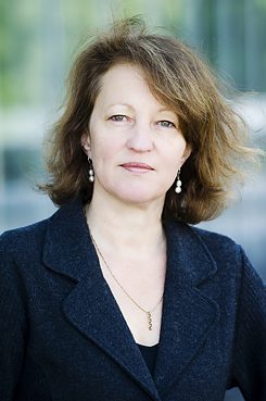 슈테파니 쉴러-슈프링고룸(Stefanie Schüler-Springorum)은 역사학 교수이며, 베를린 공대 반유대주의 연구센터의 소장직을 맡고 있다.