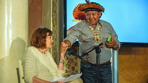 Claudia Andujar shared her award with the tribal speaker Davi Kopenawa Yanomami. 