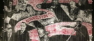 „another world is necessary“, Thomas Kilpper, Holzschnitt im Boden der Vila Flores, Porto Alegre, 2016, Druck auf Roh-Leinwand