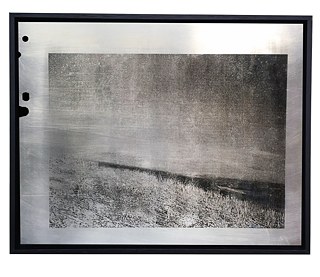 METAL MASTER: Robert Capa (1936)  Serie DELETE.use, 2014/2015. Laserdruck auf Offset- Aluminiumplatte, Radierung, 24 X 31 X 3 cm