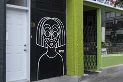 Otro mural de Sara Erenthal en la avenida Duluth en Montreal 