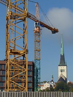Tallinn 2018, Stadt der Türme und Kräne Bild 