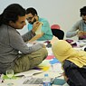 Im Rahmen des Alumni Exchange Programms gibt Osama Helmy einen Origami-Workshop am Goethe-Institut Kairo