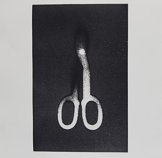 Objeto 5, 2017.Gravura em metal sobre papel; 49,5 X 48 cm.