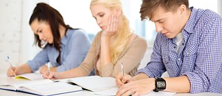 Prüfungen an Schulen © colourbox.de