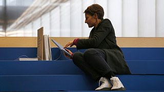 Artist Doreen Mende uses the “Reading Area” by Tatiana Efrussi and Daniel Talesnik