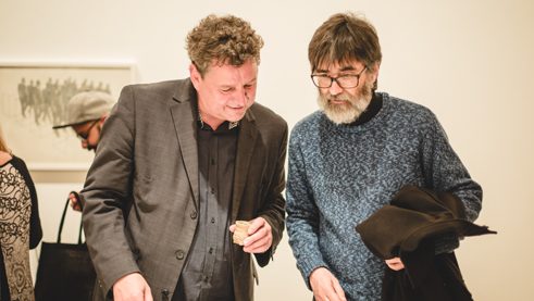 Gregor Jansen conversing with the artist Hélio Fervenza