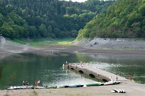 <b>Lake Eder Atlantis: Hesse’s sunken villages</b><br/>Lake Eder in Hesse seems straight from a fantasy film. When the water level is low, the submerged ruins of three abandoned villages are revealed. Guided tours are then offered through the former streets of Bringhausen, Berich and Asel, where not only ruined houses but also parts of concreted-over cemeteries can be seen. With the construction of the dam across the Eder Valley in 1913, the three villages were flooded and the communities resettled. Also worth seeing is the small "Love Island", a hideaway for courting couples.