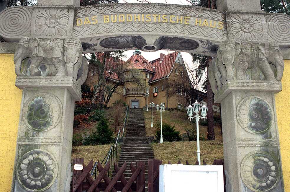 Buddhistisches Haus: Ein Stück Asien in Europa