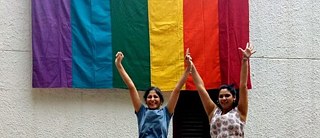 AktivistInnen in Delhi feiern das Gerichtsurteil zur Entkriminalisierung der Homosexualität.