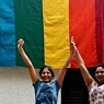 AktivistInnen in Delhi feiern das Gerichtsurteil zur Entkriminalisierung der Homosexualität.