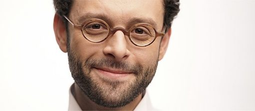 Porträt Mann mit Bart und Brille
