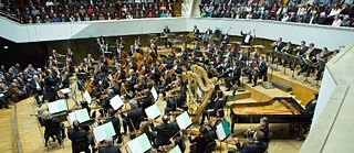 What connects Martin Luther to Mark Zuckerberg? Actresses and friends of the studio Hrdinů read manifestos at the foyer of the theater for twelve hours. 
