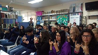 Teilnahme der Schüler an einem Kurs für Zeichensprache