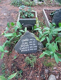 Grab von vielen © Foto: Jochen Schmidt Grab von vielen