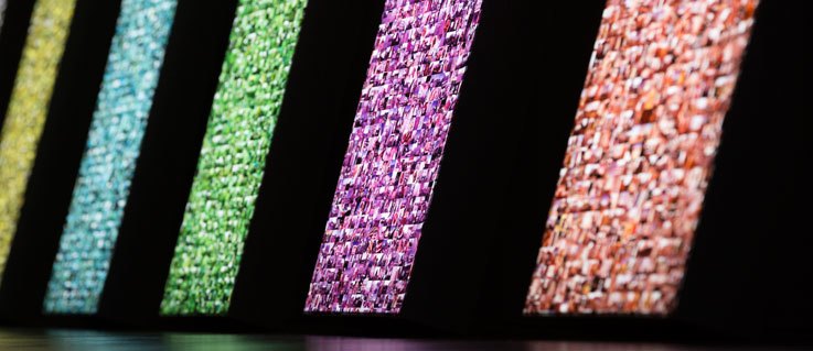 Installation Stelae (Hasan Elahi)