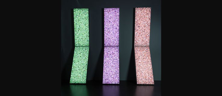 Installation Stelae (Hasan Elahi)