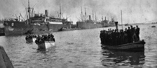 1918 Helsinki Eteläsatama_Deutsche Marinesoldaten auf dem Weg in den Urlaub