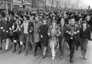 Eine Demonstration gegen die Militärdiktatur in Griechenland. Kurfürstendamm, Berlin, 03.02.1968