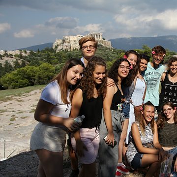 Die Akropolis und wir! Tn des PASCH-Camps während einer Exkursion im Stadtzentrum