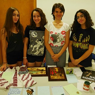 Bilder, Gegenstände und Traditionen aus den Ländern der Camp