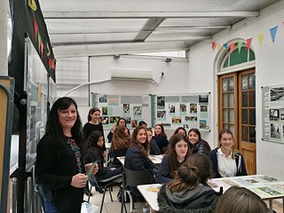 SchülerInnen der Mater Ter Admirabilis Schule in Buenos Aires im Anne Frank Museum