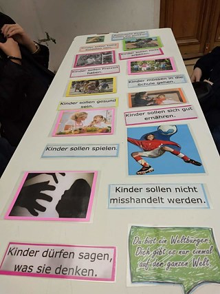 Die SchülerInnen beschäftigten sich mit dem Thema Menschenrechte