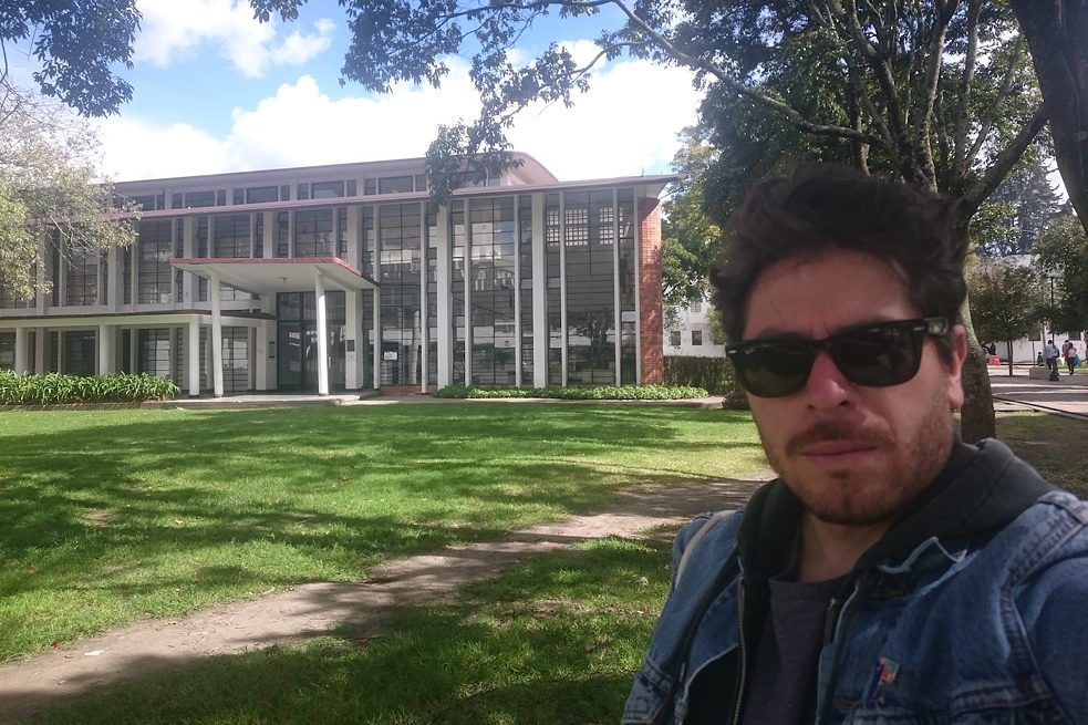  <b>Daniel Castellanos Reyes</b>, kolumbianischer visueller Künstler, Kurator und Dozent, Bauhaus-Universität Weimar: Das Erbe des Bauhauses dient mir als pädagogische und künstlerische Inspiration. In meine Praxis als Dozentin habe ich einige der Strategien aufgenommen, die Künstler des Bauhauses wie Wassily Kandinsky und Oskar Schlemmer angewandt haben. Bei meinem künstlerischen Schaffen dient mir das Denken des Bauhauses als Forschungsmethode, ausgehend von den interdisziplinären Schnittmengen von Kino und Theater mit der Soziologie und Anthropologie des Bildes. Ich suche nach der Interaktion der handwerklichen Berufe und der Künste an unkonventionellen Orten. Die öffentlichen Räume betrachte ich als Bühnen und künstlerische Labors. <br><br>  <b>Foto:</b> Das Architektur-Museum der Universidad Nacional de Colombia, entworfen von Leopold Rother, ist eine Ikone des Bauhaus-Erbes.