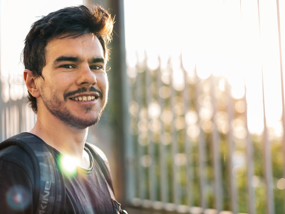 <b>Pedro Monterroso bei einem Spaziergang durch den Volkspark Humboldtshain , einer der bekanntesten und beliebtesten Parks Berlins</b><br><br>„Auswandern ist ein Investment, das sich auszahlen wird oder nicht.Wer auswandert, sollte unbedingt ein finanzielles Polster  haben und/oder auf die Unterstützung von Freunden, Familienangehörigen oder dem Partner zählen können. In der Regel sind die Gehälter in Deutschland höher und es gibt auch bessere Sozialleistungen. Dennoch ist die erste Zeit nicht einfach. Es ist ein hoher finanzieller und emotionaler Einsatz erforderlich, damit der Start in Deutschland gelingt.“