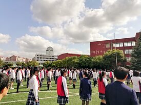 Aufstellung auf dem Schulhof