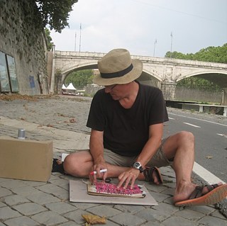 T.G. Vömel arbeitet am Projekt am Tiberufer