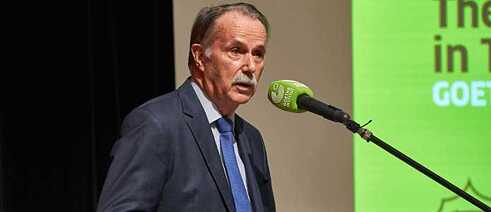 Klaus-Dieter Lehmann, president of the Goethe-Institut, at his opening address in Tokyo.