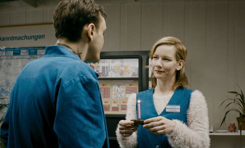 ΣΤΟΥΣ ΔΙΑΔΡΟΜΟΥΣ