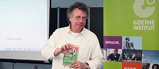 Ingo Schulze stellt sein Buch „Peter Holtz“ vor