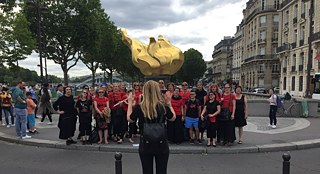 Der slowenische Frauenchor Kombinat tritt in Paris auf