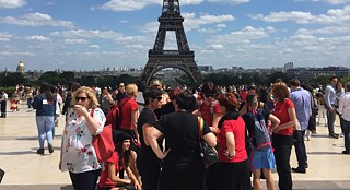 Der Frauenchor Kombinat bereitet sich auf einen Auftritt vor