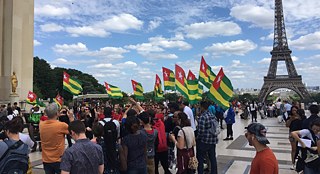 Der slowenische Frauenchor Kombinat tritt in Paris auf