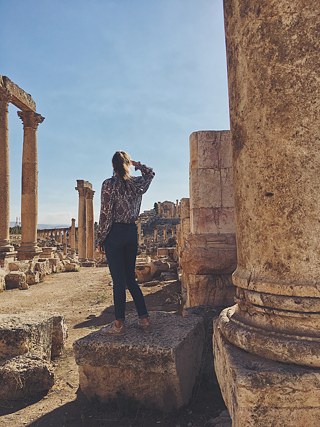 Blick von der Agora zum südlichen Amphitheater