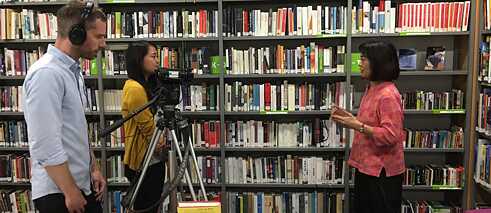 Michelle Kay und Jonathan Soja vom Goethe-Institut im Gespräch mit Schriftstellerin Yoko Tawada