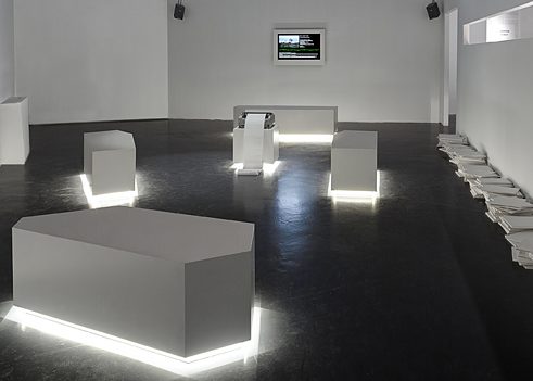 Véronique Béland, This is Major Tom to Ground Control, 2012. Vista da instalação. Le Fresnoy Studio national d’art contemporain (Tourcoing). 
