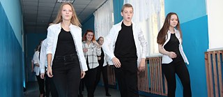 Choreographische Performance von Katharina Nagel in Schule 50 Murmansk